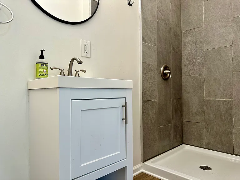 2214 W 32nd St #1 — Photo 14