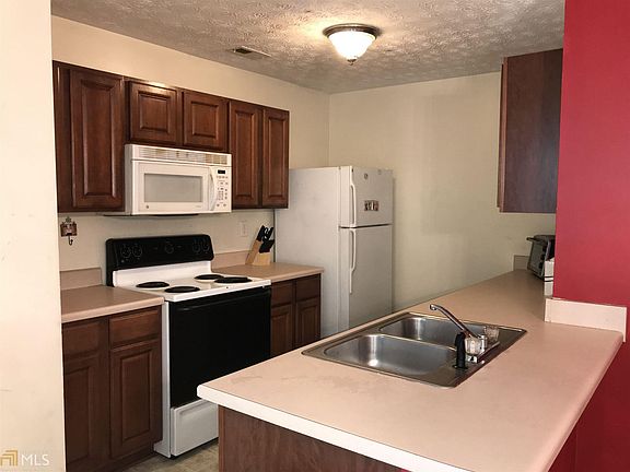 4th image of 2748 Valley Green Dr