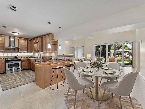 5th image of 921 SW 17th Street
