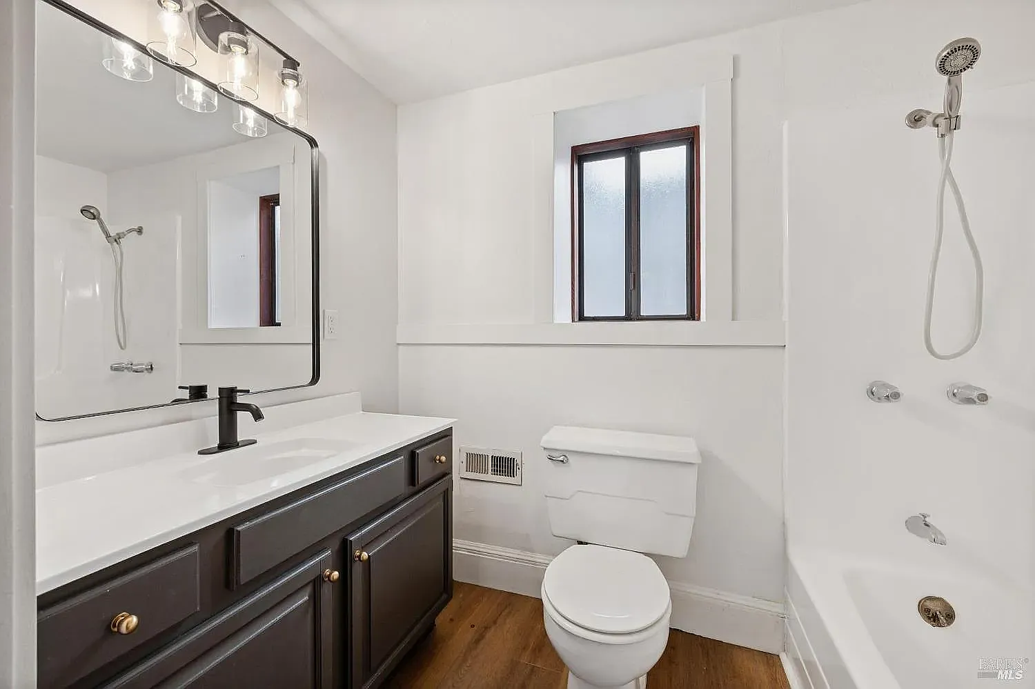 2 bed, 1000 sqft, $3,890 — Photo 4
