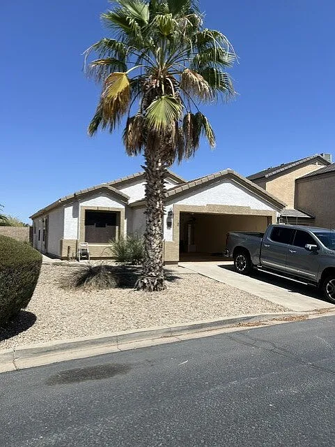 3 bed, 2.0 bath, 1281 sqft, $1,475 — Photo 2