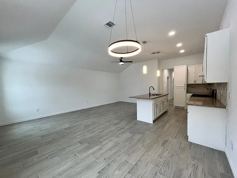 5706 Howell St #A — Photo 10