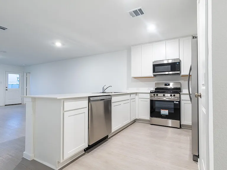 31406 Pratola Serra Cir — Photo 8