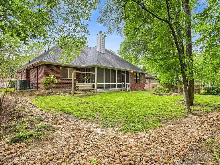 106 Lazy Springs Dr — Photo 47