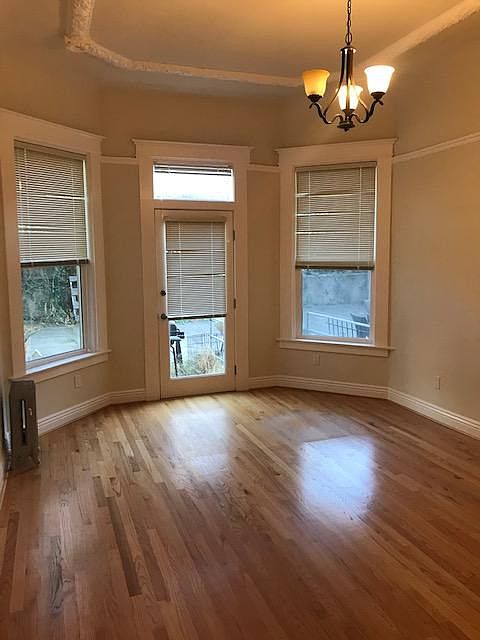 1st image of 1837 Oak St APT 10