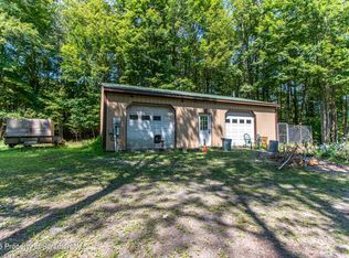 6 Silhouette Ln, Waymart, PA 18472