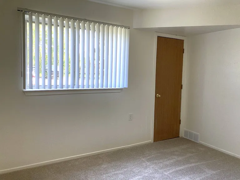Windsor Place Apartments — Photo 94