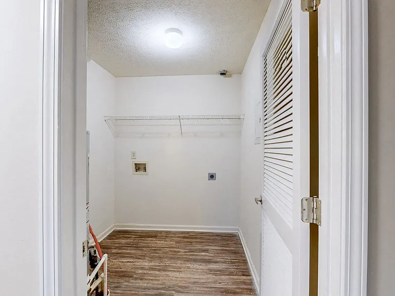 Hurstbourne Crossing Apartments — Photo 20