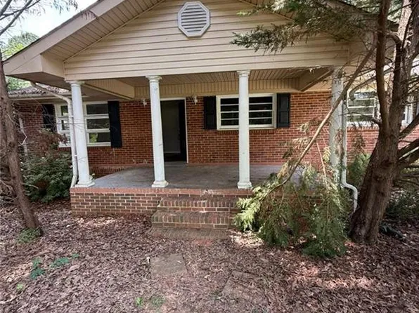 7205 Lakeview Dr SW, Covington, GA 30014