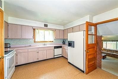 2nd image of 254 S Highland Ave