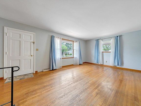 3rd image of 419 Houston Ave NE