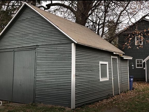 3rd image of 1421 Broadway Ave NW
