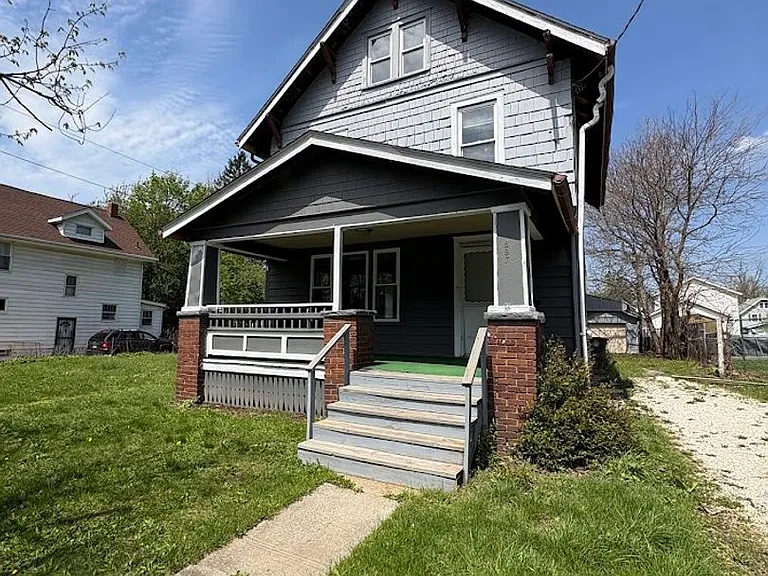 897 Peckham St — Photo 2