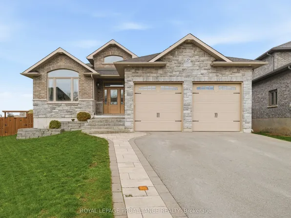 27 Blossom Ct, Quinte West, ON K8V 0E8
