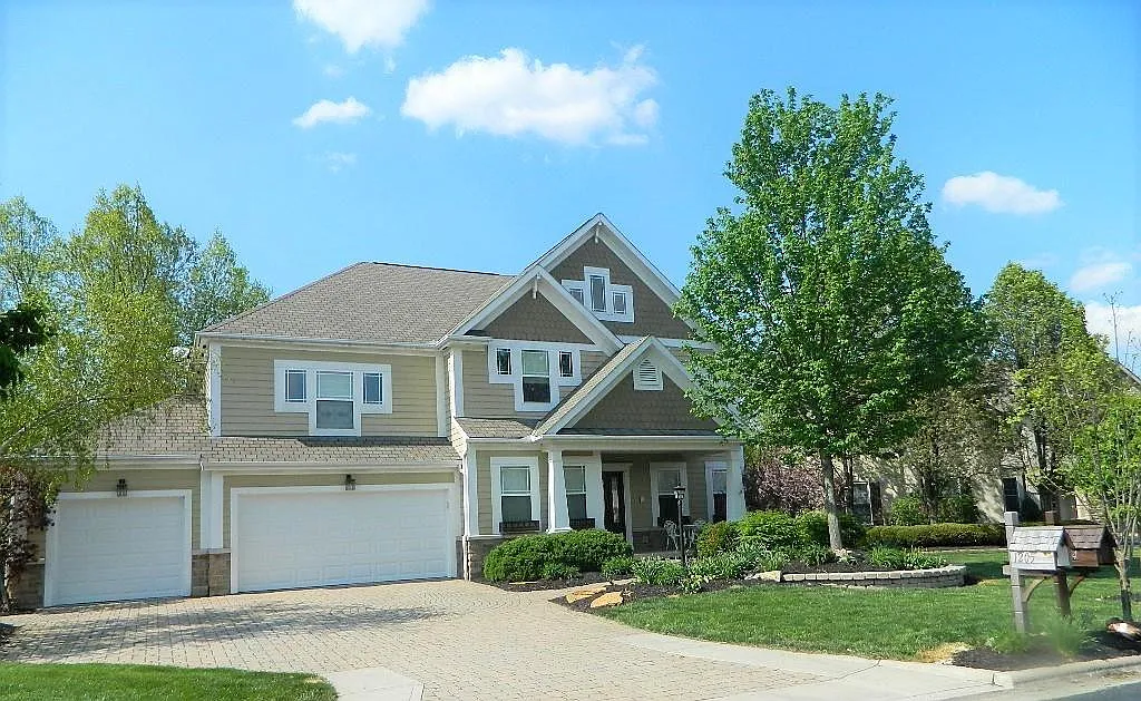 1204 Forsyth Ln photo 1