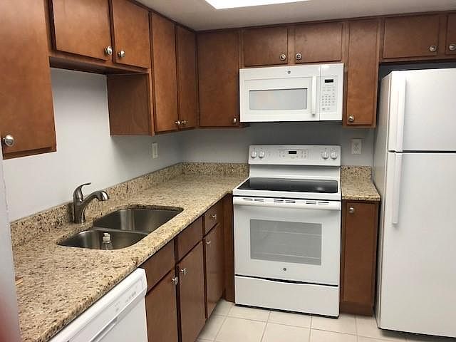 1st image of 6330 Newtown Cir APT B3