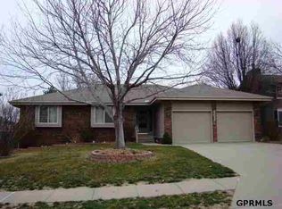 15622 Monroe Cir, Omaha, NE 68135