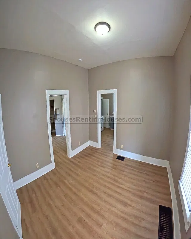 Studio, 1.0 bath, $900 — Photo 4