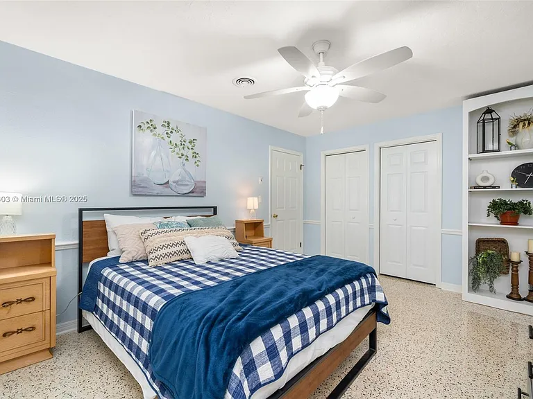 2551 Lakeview Dr — Photo 43