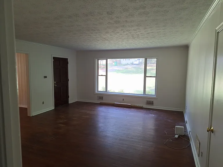 286 Greencrest Dr — Photo 8