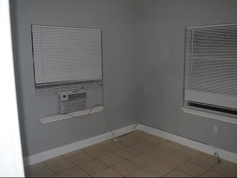 301 SW 8th St #1 — Photo 17
