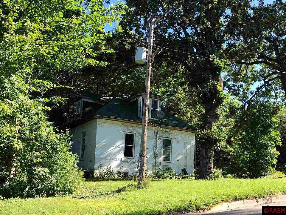 2nd image of 141 Mill St