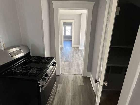 5th image of 436 Poplar St #3