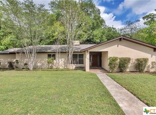 111 Memorial Dr, Luling, TX 78648