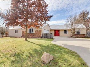 13884 Rengel Dr, Bloomington, IL 61705