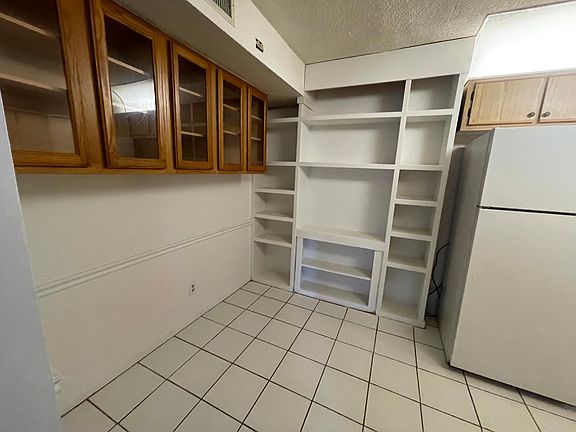 3rd image of 1516 S Pine Ridge Cir