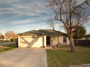 510 N Sayers Dr, Devine, TX 78016