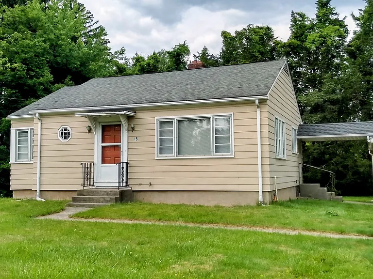 House with detached garage
