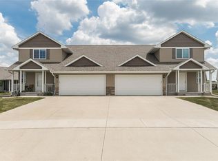828 Crescent View Dr NE, Cedar Rapids, IA 52402