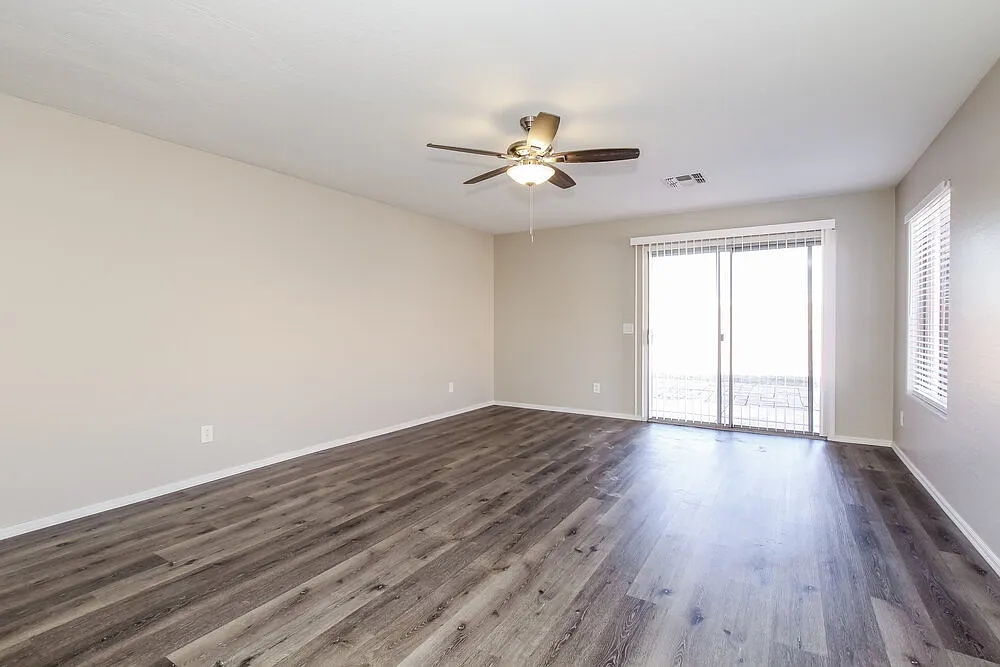 3 bed, 2.0 bath, 1309 sqft, $2,005 — Photo 3