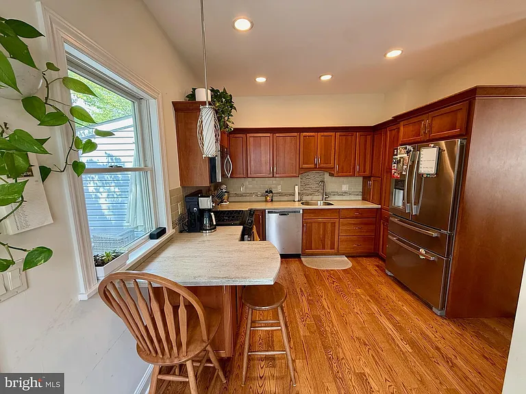 221 W Court St — Photo 6