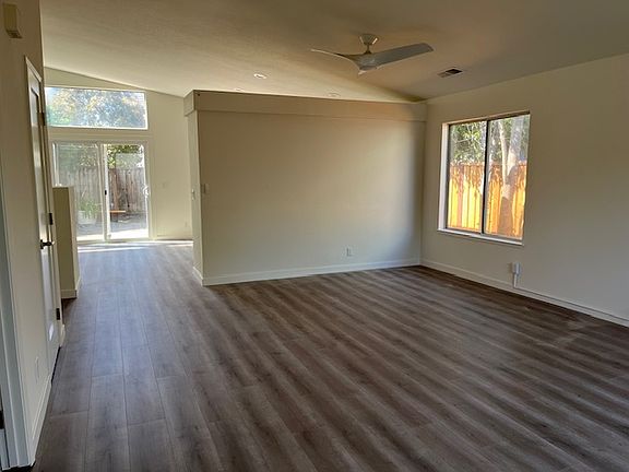 4th image of 584 Leafhaven Ln