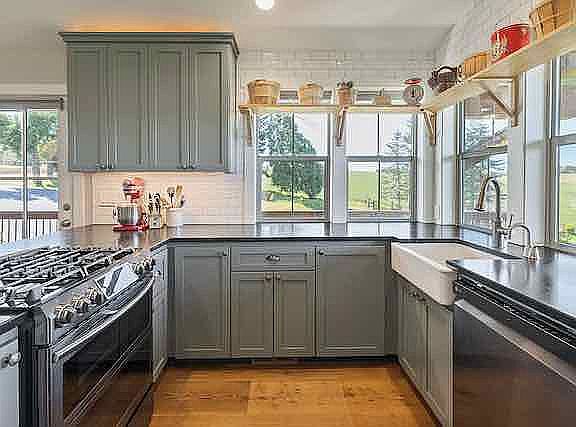 5th image of 484 Rees Hill Rd SE