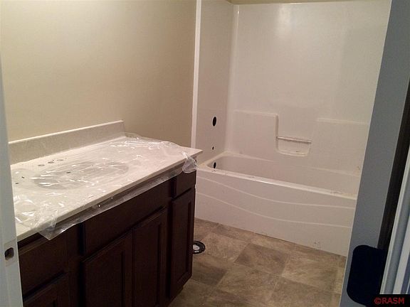 5th image of 1009 Sakatah Ct