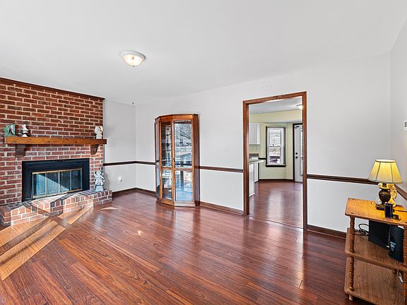 3rd image of 624 Wagstaff Rd