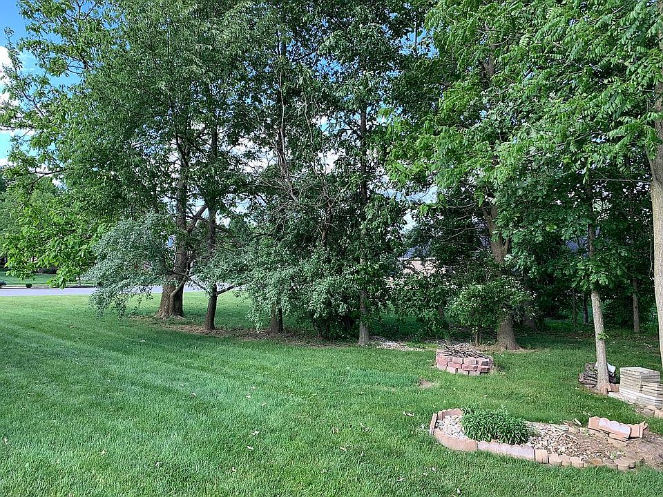 1st image of 233 Woodridge Dr