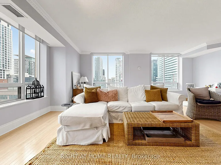 123 Eglinton Ave E #Penthouse 4 — Photo 14