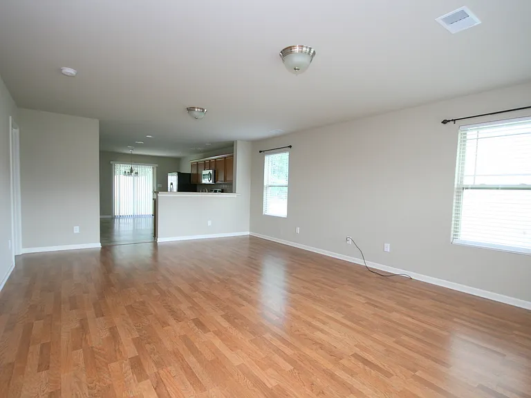 225 Bermuda Lakes Dr — Photo 2