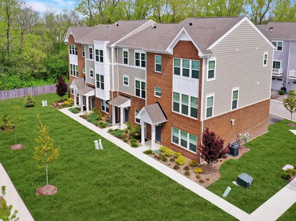 156 Canterbury Way, Lake Zurich, IL 60047