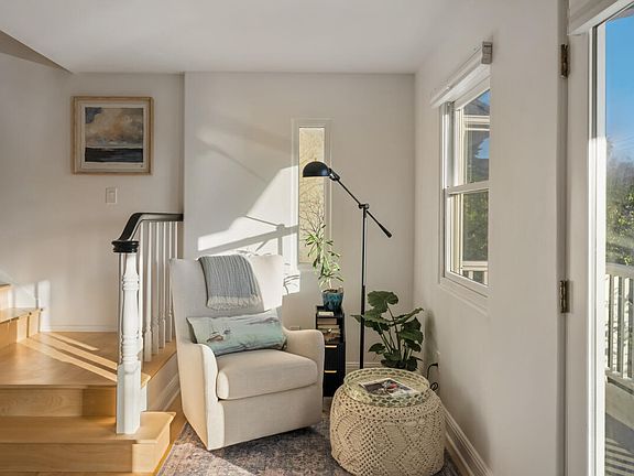 4th image of 2570 Lillie Ave
