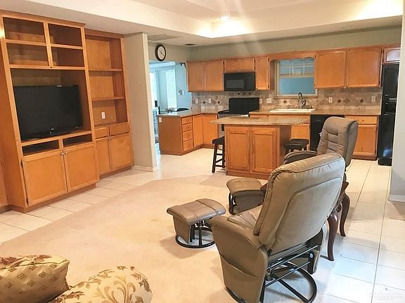 4th image of 2009 Meadow Way Dr