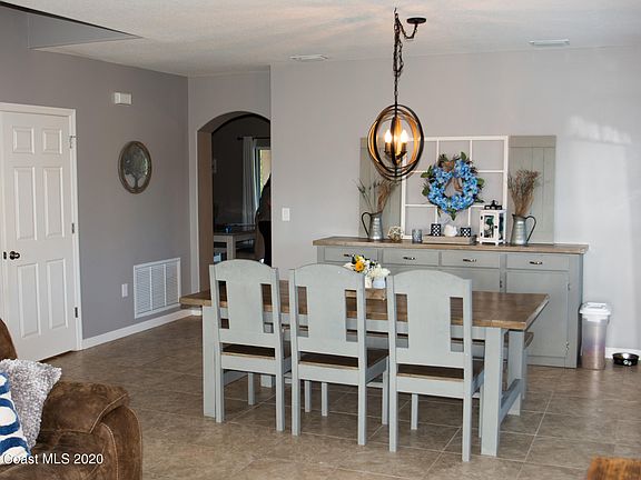 4th image of 674 Easton Forest Cir SE