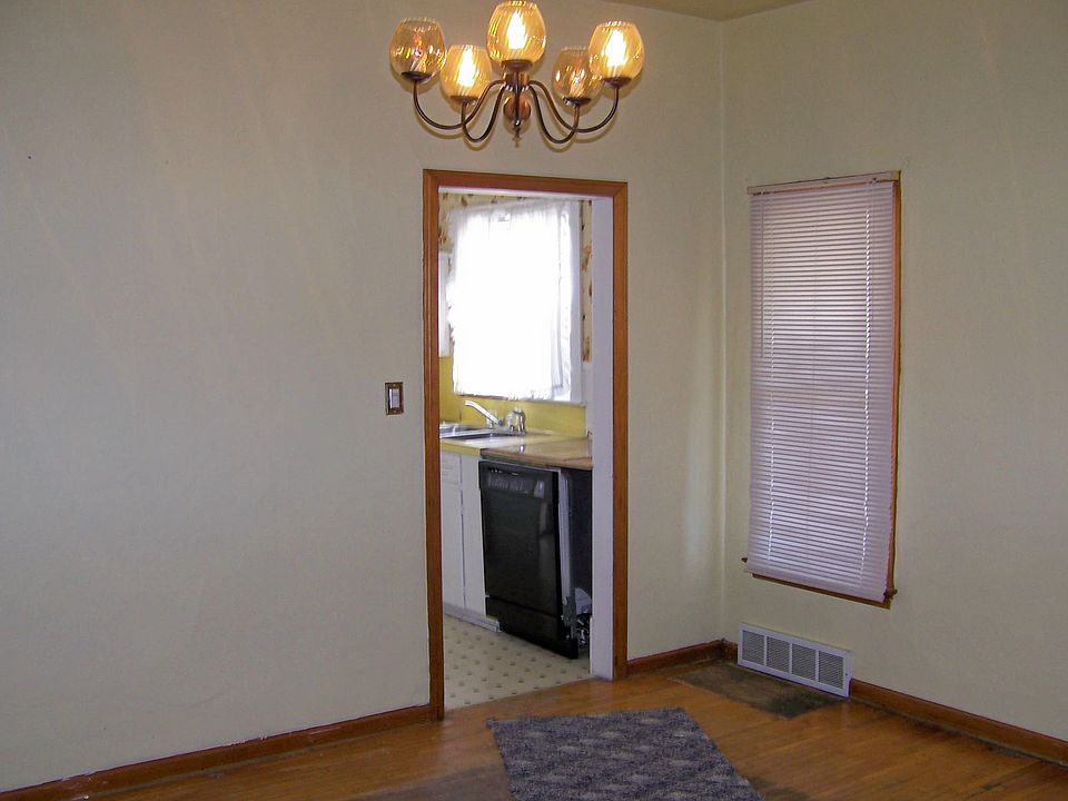 2nd image of 904 N Mitchell St