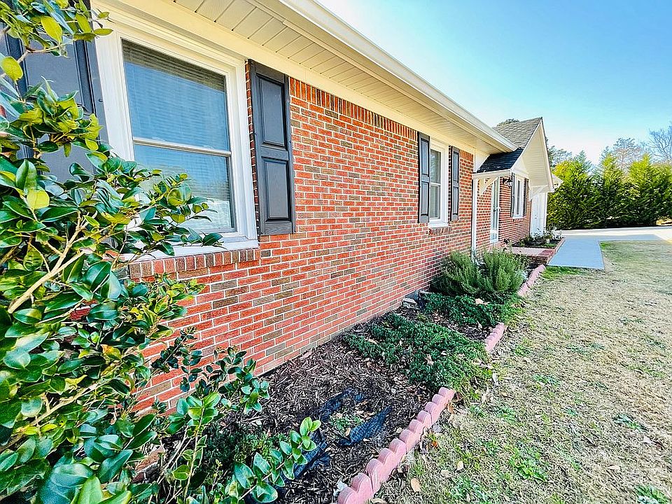 1st image of 2146 Woodfield Dr