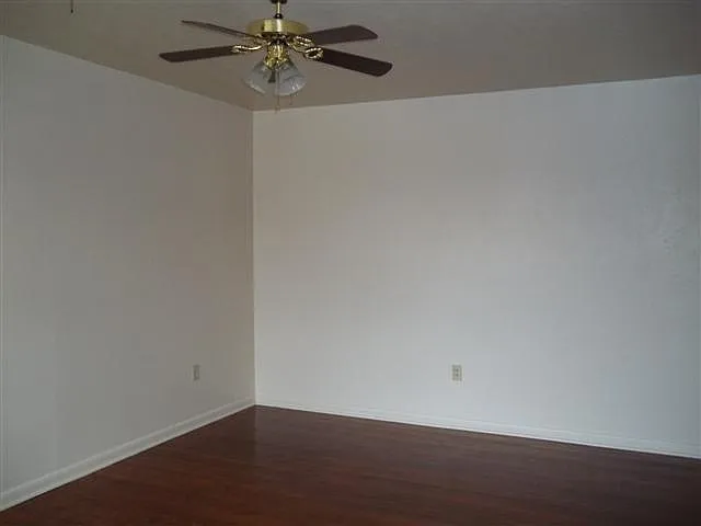 910 Hill St — Photo 4