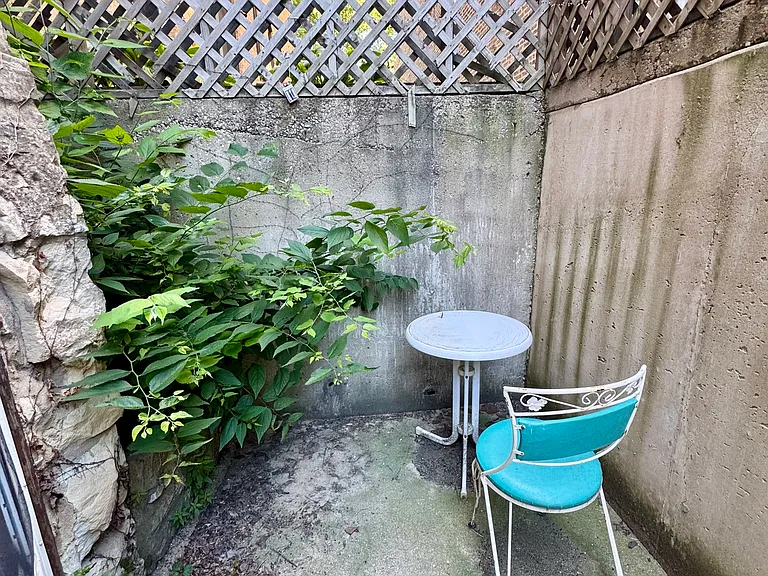 933 W Fletcher St — Photo 17
